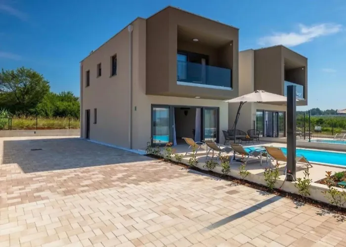 Villa Esmeralda One By Briskva