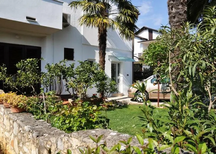 Mira Apartments