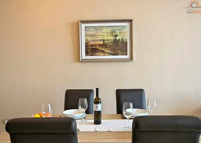 Rotonda Inn Novigrad